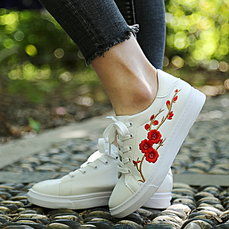 

Women Shoes Spring Embroidery Flower Female Fashion Chic Casual Shoes Sneakers Leather Shoes Floral Vintage Apatillas Mujer