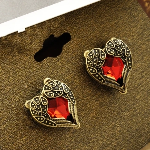 

2018 Hot Fashion Vintage Retro Angel Wings Peach Heart Semi-precious Stones Red Crystal Stud Earrings For Women Jewelry Gift