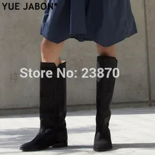 Зимние женские сапоги; кожаные Прямые сапоги без застежки; сапоги до колена на плоской подошве, визуально увеличивающие рост; обувь на танкетке; сезон осень