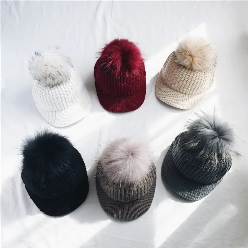 Цена Для женщин зимняя шапка теплая вязаная Шапки для женщины мех кролика мяч Кепки осень зима Дамская Мода Hat козырьки корейский черный, белый ц...
