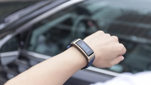 Huawei-Talkband-B5-11