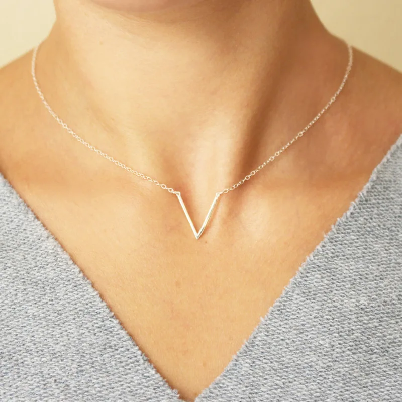

Surou Western Ornaments Metal V Shape Necklace Exquisite Lady Short Clavicle Necklace Neck Chain Bijouterie