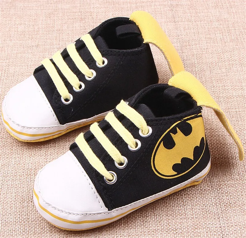 Новая детская обувь с суперменом; Новинка года; модная обувь с Бэтменом для малышей; обувь для малышей 11 см, 12 см, 13 см; обувь для маленьких мальчиков; обувь для первых шагов