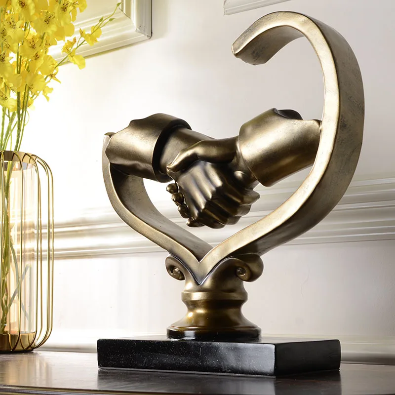 

Creative Modern Hand In Hand Eternal Love Statue Half Heart Shape Figurine Sculpture For Home Decorations Attic Ornaments Gifts