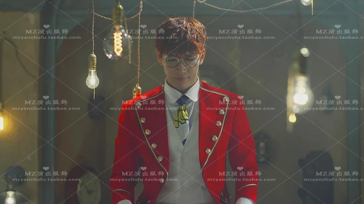 Мужской облегающий костюм Dj 2pm Jun.k с отворотами черного и белого цвета для певицы