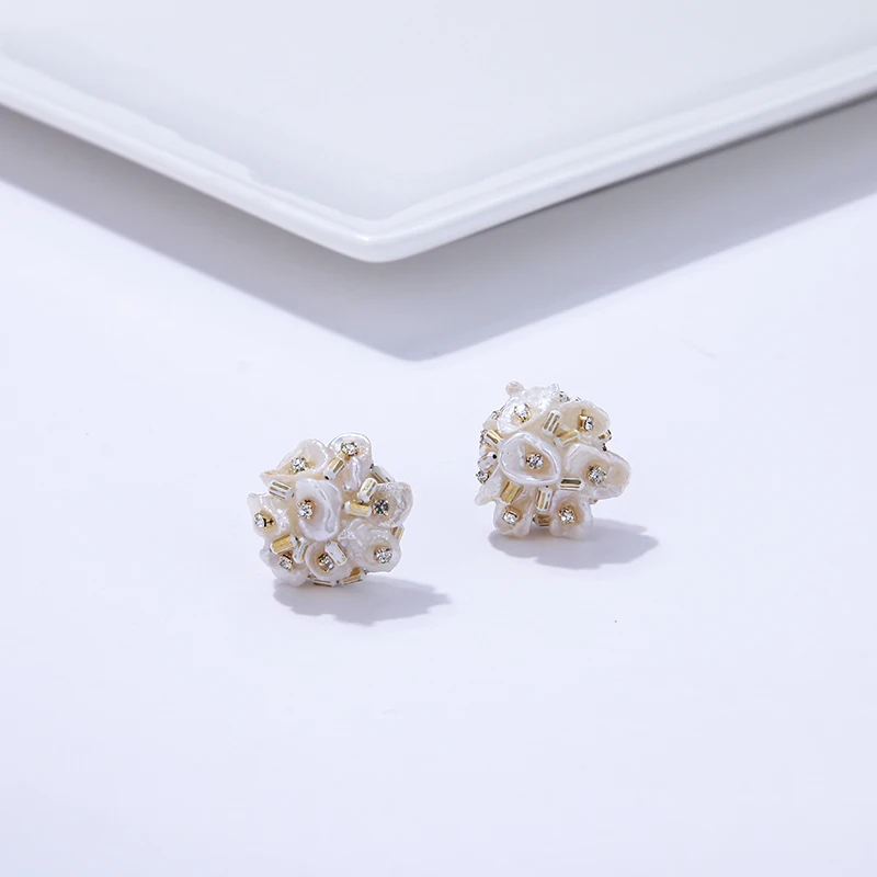 Yhpup Beautiful Trendy Korean Elegant Natural Pearls Stud Earrings Exquisite Flower Baroque Brincos for Bride Wedding Party Gift