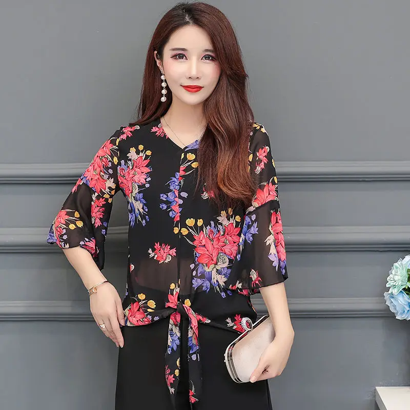 

Women Spring Summer Style Chiffon Blouses Shirts Lady Floral Printed Half Flare Sleeve V-Neck Ruffles Blusas Tops DF2665