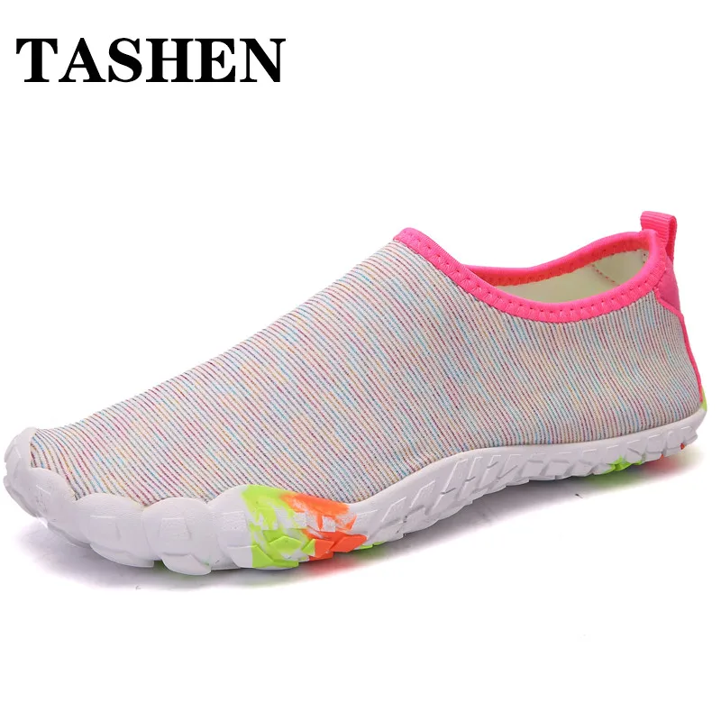 

2019 Water Shoes Men Beach Swimming Shoes For Men Outdoor Breathable Sport Sneakers Shoes Upstream Surfing Diving Shoes