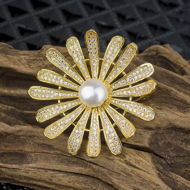 Beautiful Flower Brooches with AAA Zircon 11 12mm Button Freshwater Pearl Brooch for women White