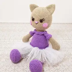 Вязаные игрушки амигуруми танцы кошка