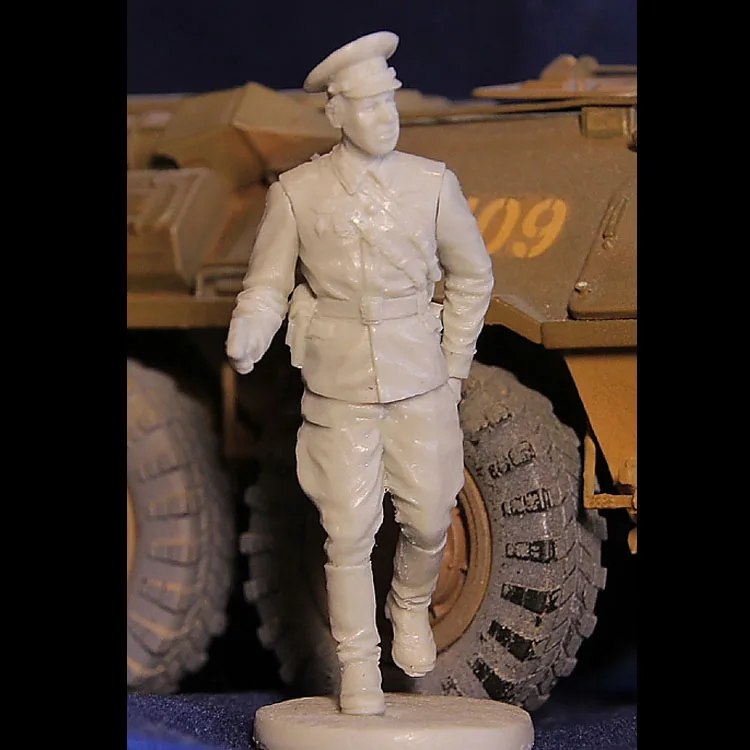 

1/35 Scale Assembly Resin Figure kit Soviet officer