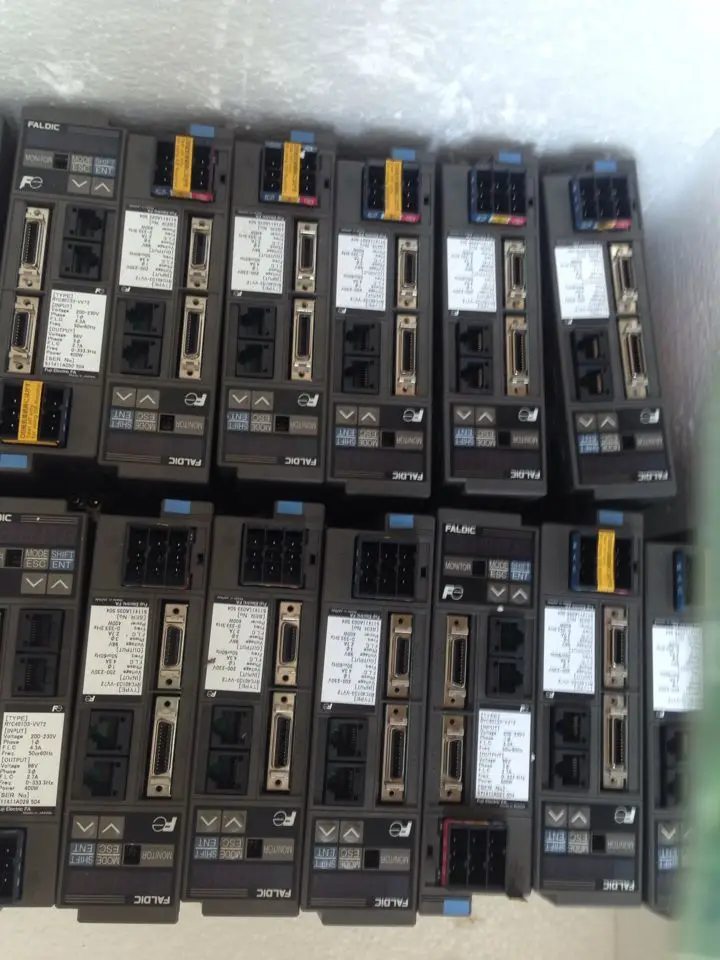 

USED 100% TESTED RYC401D3-VVT2 ORIGINAL RYC401D3-VVT2 AC SERVO DRIVE RYC401D3-VVT2 400W