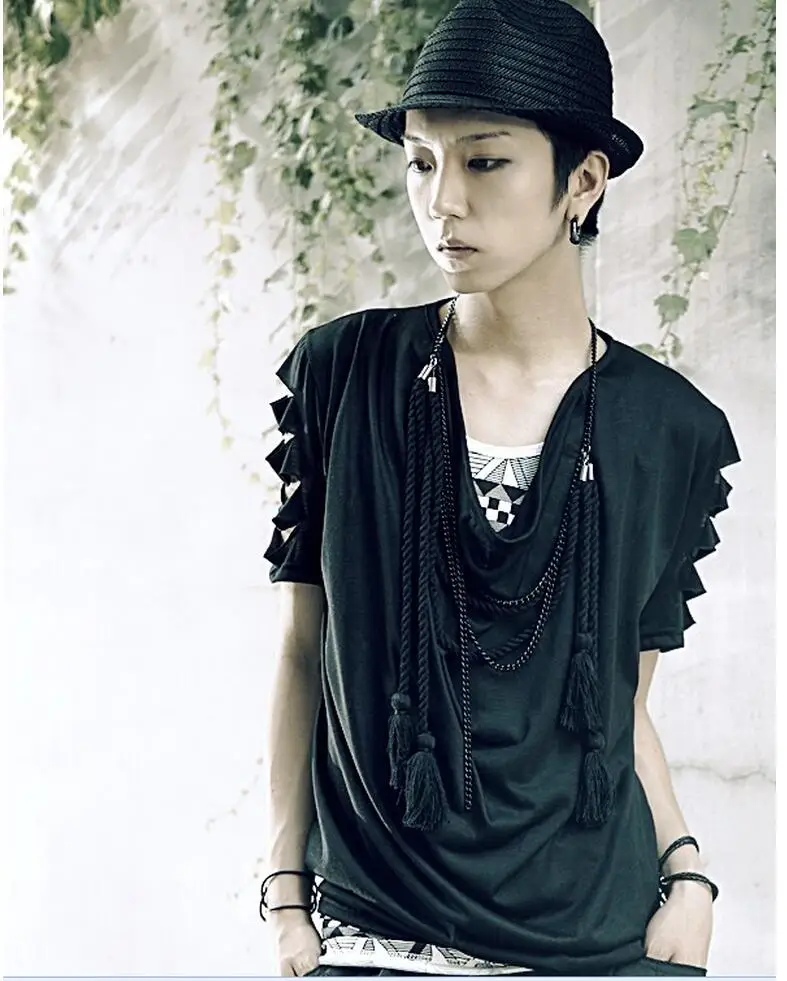 Мужская футболка с короткими рукавами и дырками Однотонная со складками в