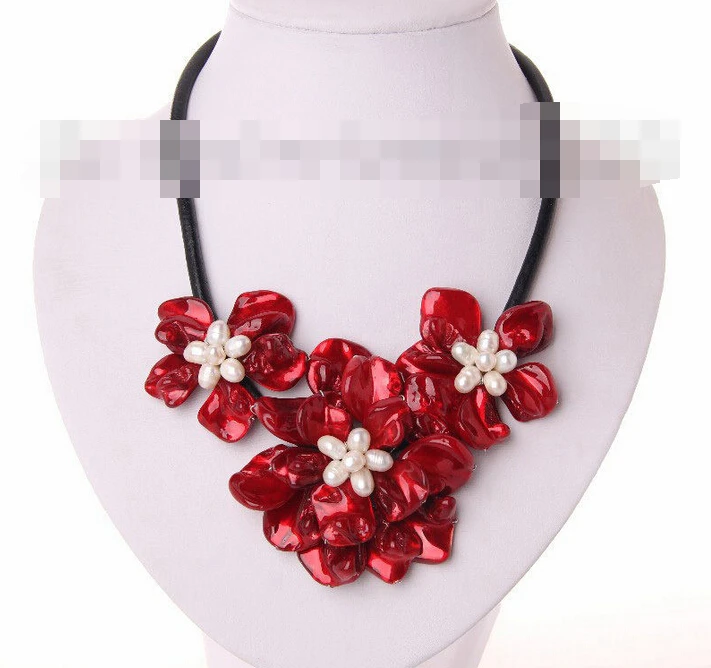 

1086 classic white baroque freshwater pearl red shell flower leather necklace