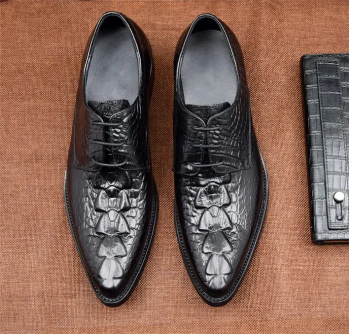 Модные кожаные оксфорды с острым носком на шнуровке; кожаные мужские туфли с кисточками; деловая модельная кожаная обувь; кожаная мужская обувь