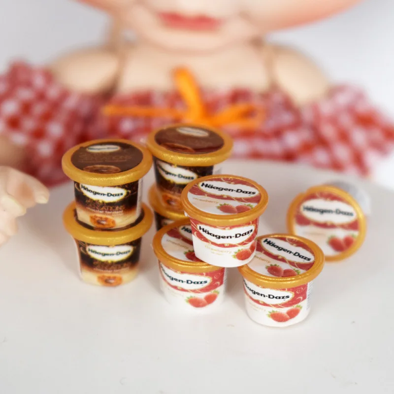 

4pcs/set Cute Mini Simulation Strawberry/Chocolate Ice Cream 1/6 Dollhouse Miniature Food for Doll Toy