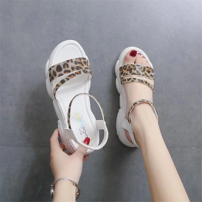 AGUTZM летние модные однотонные со стразами женские сандалии на толстой подошве с милым медведем женская обувь женские леопардовые повседневная обувь Y381