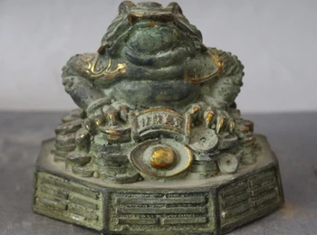 

old chinese Fengshui gilt bronze wealth yuanbao Money Golden Toad spittor statue