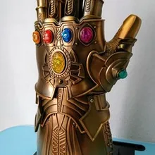 1:1 светодио дный LED танос Бесконечность Gauntlet Мстители Бесконечность войны косплэй Прихватки для мангала Рисунок Модель игрушечные лошадки подарок
