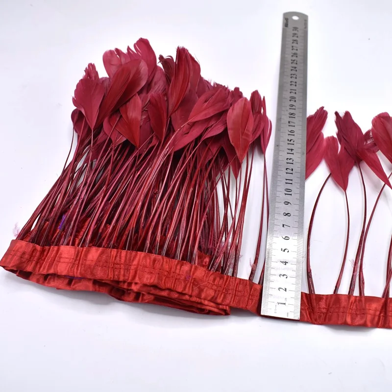 Wine red 2 метра кожа розовый гусиные перья планки ленты для шитья одежды DIY окрашенные натуральные перья для рукоделия Шлейфы вечерние украшения - Цвет: Wine red