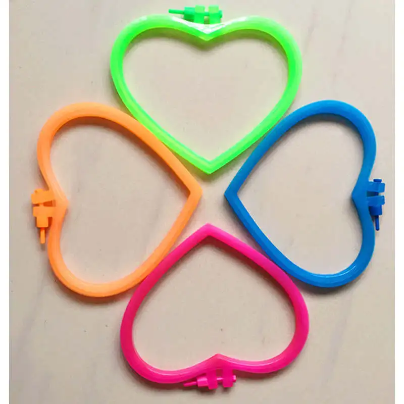 

1PC Plastic Heart Pattern Embroidery Frame Cross Stitch Hoop Set Embroidery Hoop Ring Professional DIY Sewing Tools Random Color