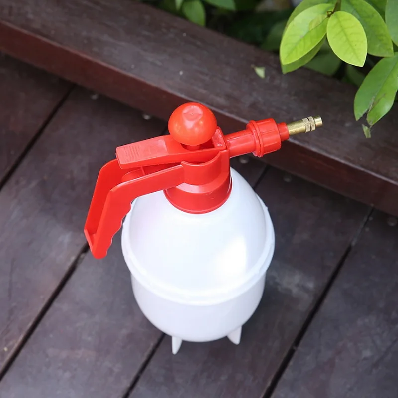 Hand-held watering can 4