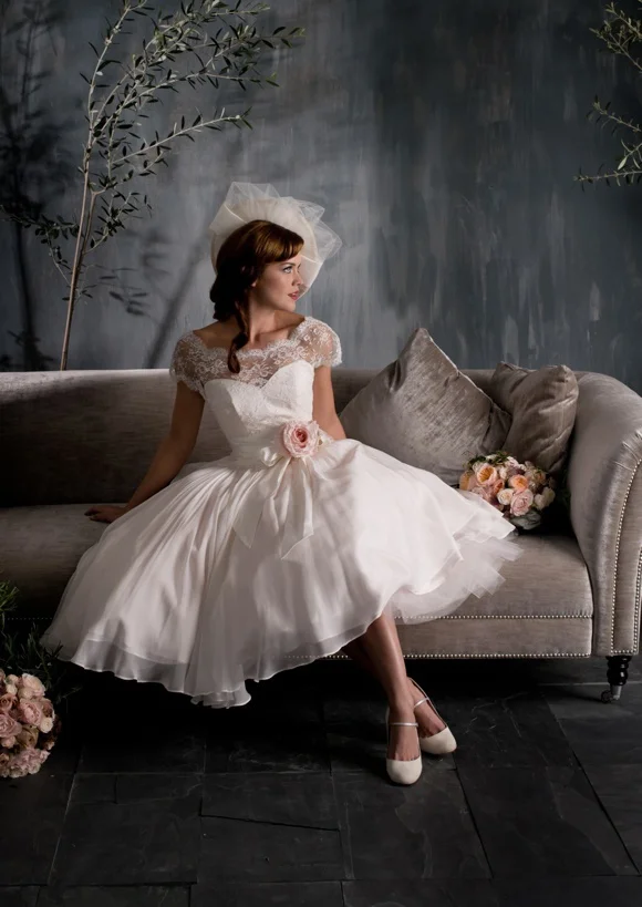 

2016 Wedding Dress Vernassa Free Shipping A Line Elegant Tea Lenght Cap Sleeves White / Ivory Organza Wedding Dresses