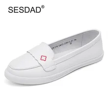 Для женщин, декорированные металлом; сапоги из натуральной кожи без шнуровки и на Туфли без каблуков мода круглый носок летние туфли типа мокасин из телячьей кожи для Для женщин женские Повседневное обувь на плоской подошве; Рабочая обувь для медсестер; размер 40