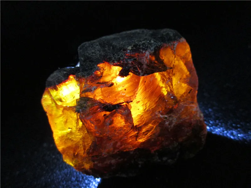 

Natural Red Blood Amber Minerals Stones Perot Blood Crystal Rock Specimens Mellite Noneystone Processing of Raw Material