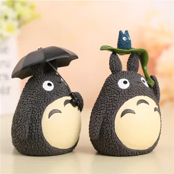 Totoro with Umbrella & Leaf Action Figure 1