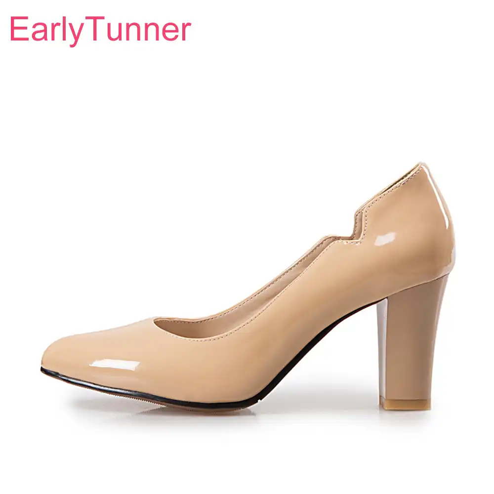 nude pumps