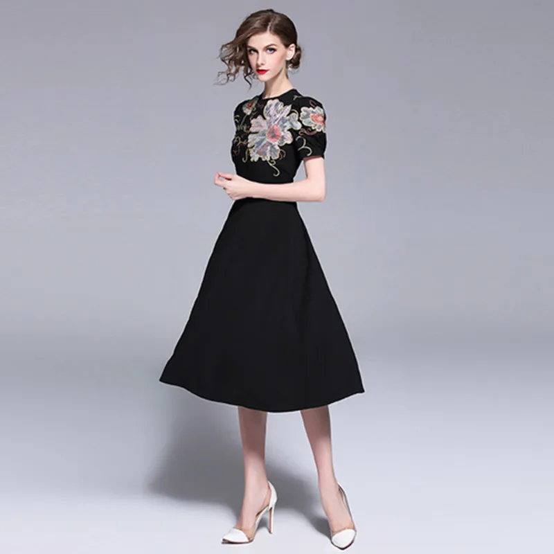 

High Quality 2019 Fashion Designer Runway Dress Summer Women Puff sleeve luxurious Embroidery Floral Casual Elegant Dress