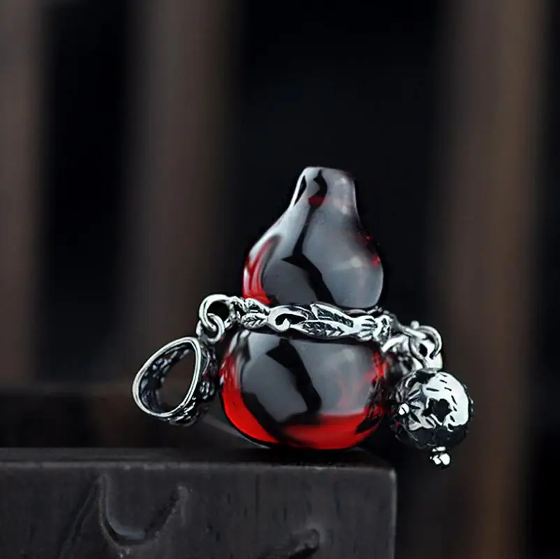 

Sterling 925 Silver Garnet Gourd Pendant (YRT)