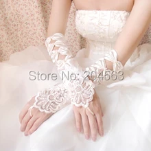 Перчатки с украшением из бисера для невесты