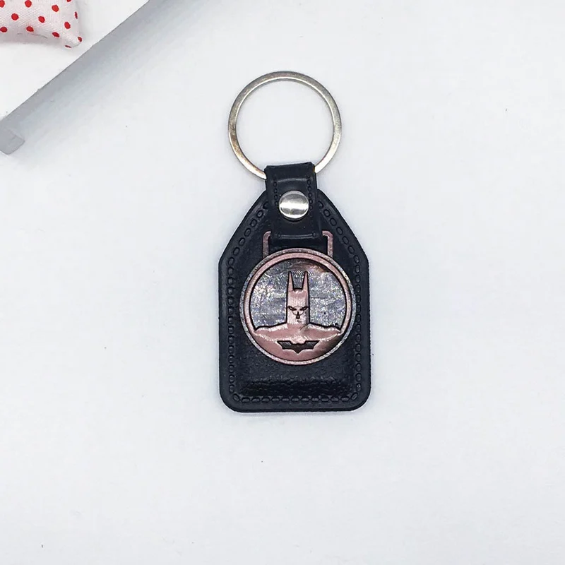 

Superhero Custom Men Leather Anime Key Chain Superhero Batman Keychain Metal Car Key Ring Spiderman Holder Jewelry Gift Souvenir