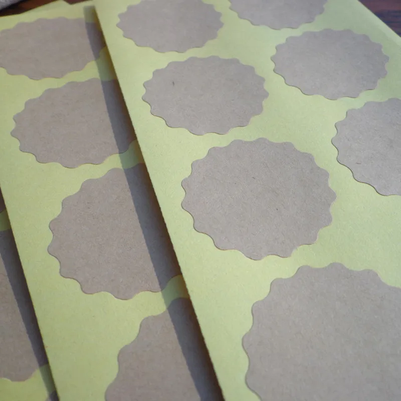

108pcs Flower Shaped Blank Dragee Kraft Paper Stickers Sealing Sricler Labels Gift Box DIY Craft Gift Wrapping Paper Labels