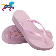 Hotmarzz Для женщин танкетке Шлёпанцы для женщин пляжные сандалии на платформе на высоком каблуке Сланцы Мода г. Направляющие Лето Обувь шлепанцы на нескользящей подошве