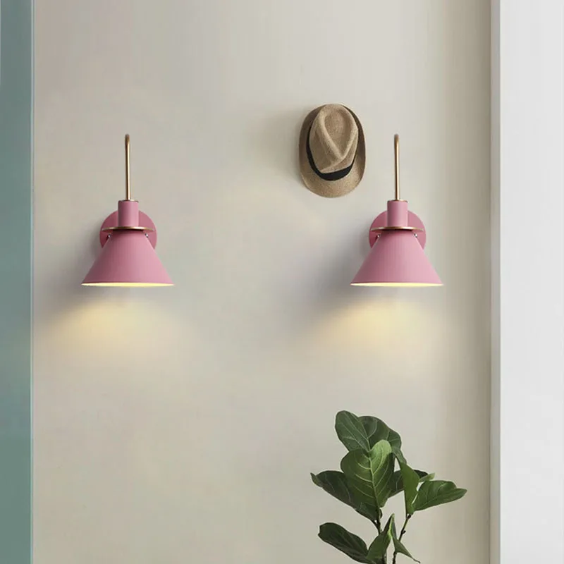 

QYJSD Wall Lamp European Modern Minimalist Horn Wall Lamp Restaurant Living Room Bedroom Stairs Aisle Creative Flower Petals