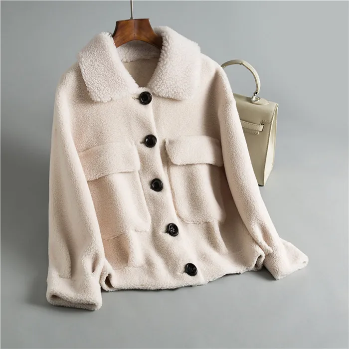 Осенне-зимняя женская шуба из 30% натуральной шерсти теплая куртка с большими пуговицами шубы из овечьей шерсти для девочек Женская короткая куртка пальто OMS833 - Цвет: beige