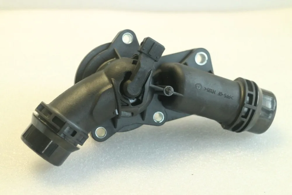 Engine Coolant Thermostat Housing fit for BMW E60 E61 E83 5 Touring/ 5