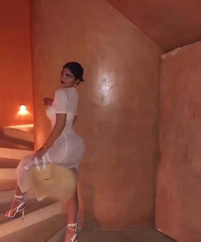 10882908953_2020384570