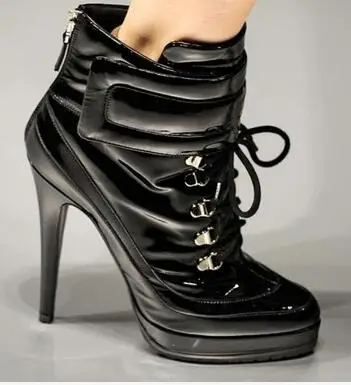Новые Модные цветные кожаные женские ботинки в стиле панк Высококачественные ботинки на высоком каблуке золотого, серебристого и черного цвета ботильоны со шнуровкой