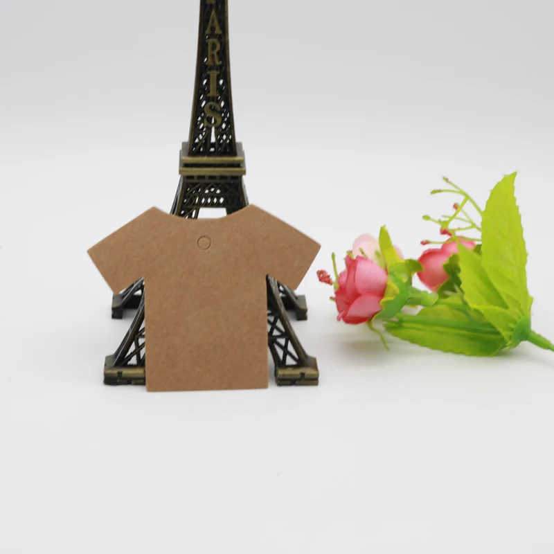 

100pcs/lot Natural Brown Kraft Paper Tags 6x5.5cm Cloth Shape Blank Labels for DIY Gift Crafts Price Tags Luggage Tags Name Tags