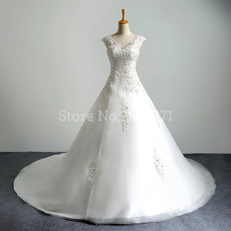 

Modest Vintage Applique 2019 Wedding Dresses V Neck With Short Sleeves Pearls White Tulle Wedding Gowns Cheap Bridal Dresses