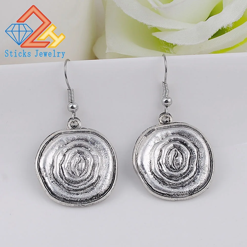

Vintage alloy earrings