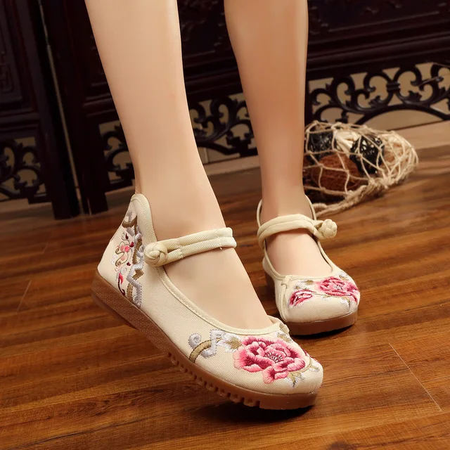 Chinese Women Shoes Floral Embroidery Shoes Soft
