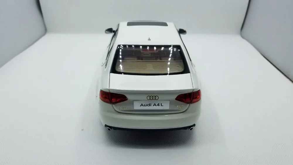 1:18 литая под давлением модель для Audi A4L 2010 белый сплав игрушечный автомобиль миниатюрная Коллекция подарков A4 S4