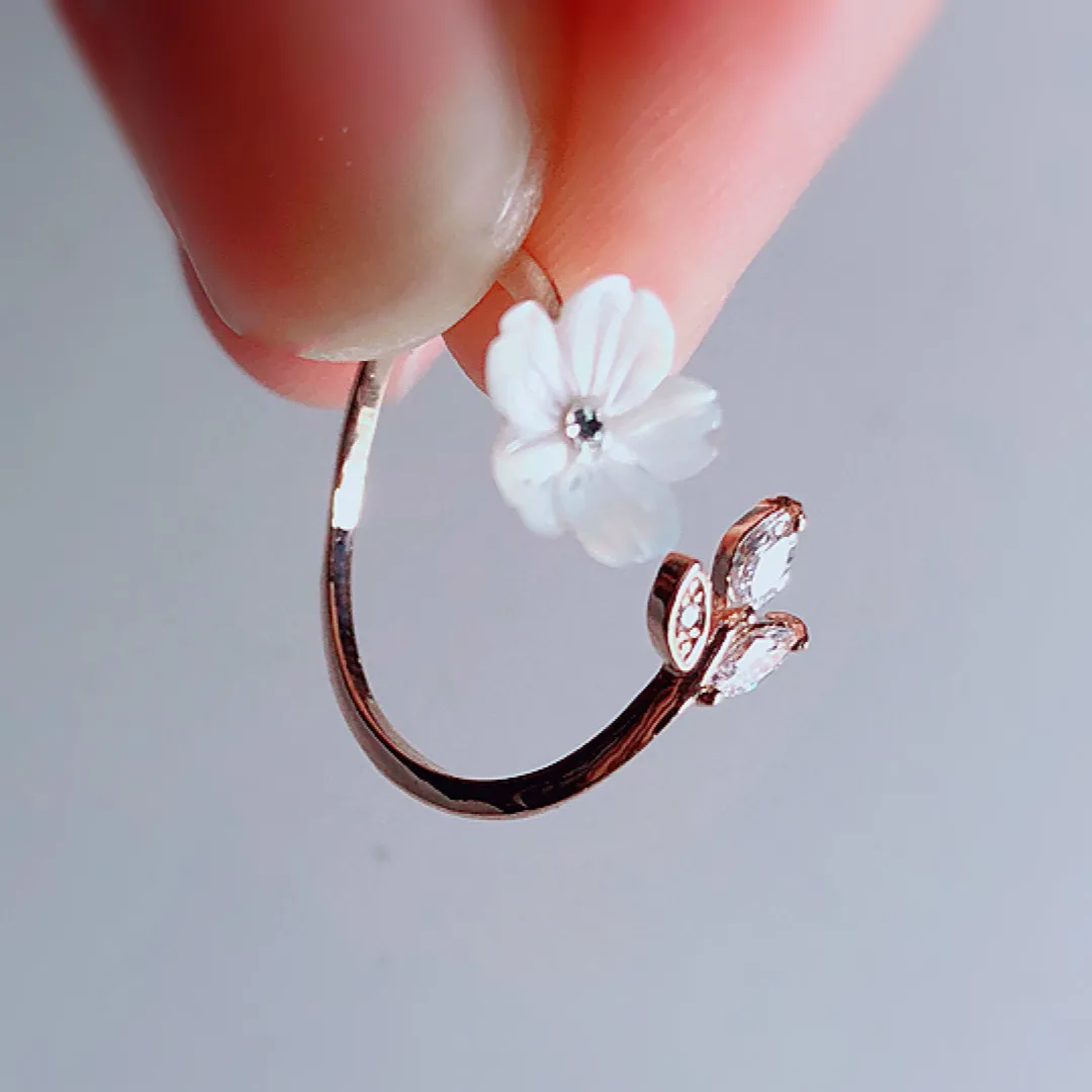 

Delicate White Flower Shining Zircon Leaves Open Rings Female 2018 Fashion Jewelry Women Finger Ring Ladies Party Tail Ring