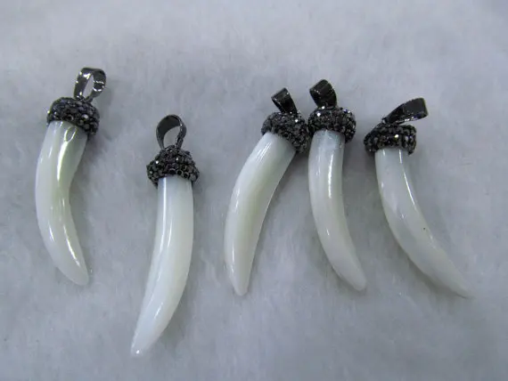 

20pcs 40mm mop shell bead,micro pave crystal ,hematite pendant leaf horn sharp handmade pendant