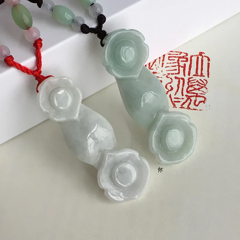 

Family suit JADES style Natural light green wishful pendant Couple style pendant Free two-color rope necklace selection
